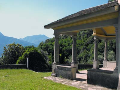 Chiesa di San Gottardo (390 m) - Dongo | Da Dongo al Sasso di Musso