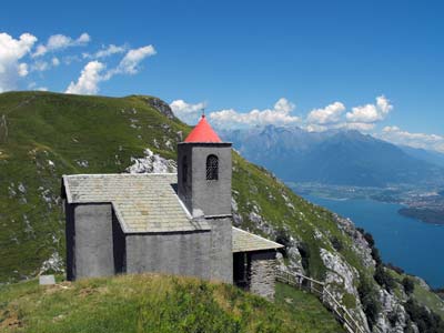 Chiesa di San Bernardo (1095 m) - Dongo | Da Dongo al Sasso di Musso