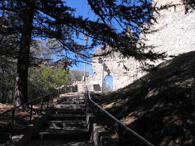 Castel Baradello nel Parco Spina Verde di Como