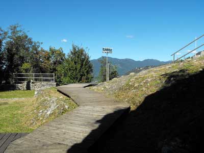 Castel Baradello nel Parco Spina Verde di Como