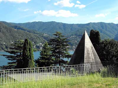 La Piramide di Joseph Frank nel cimitero di Laglio