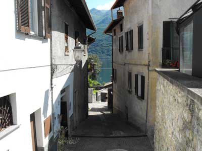 Il borgo di Vassena a Oliveto Lario