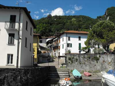Il borgo di Vassena a Oliveto Lario