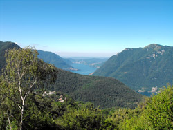 Laorno di sotto (1060 m) | Anello da Veleso al monte San Primo